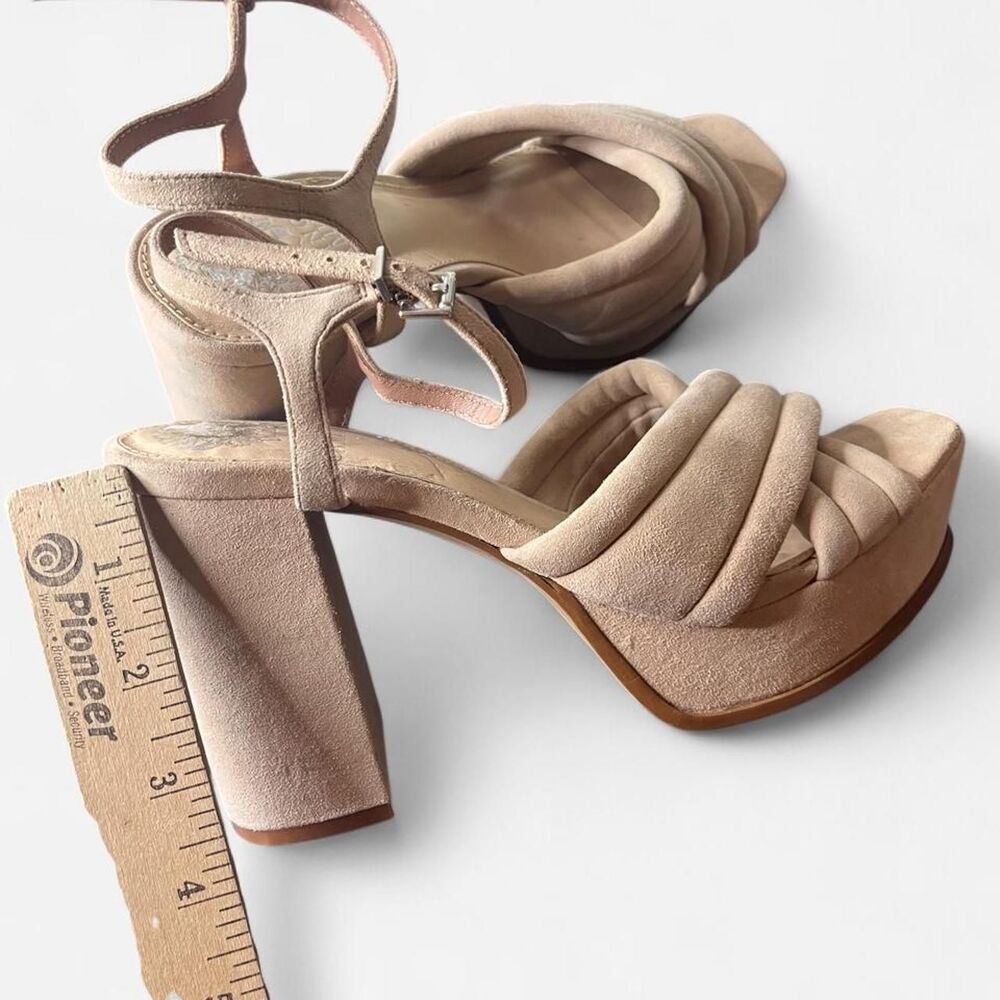 Vince-camuto Women's Tan and Cream Courts - Picture 4 of 6